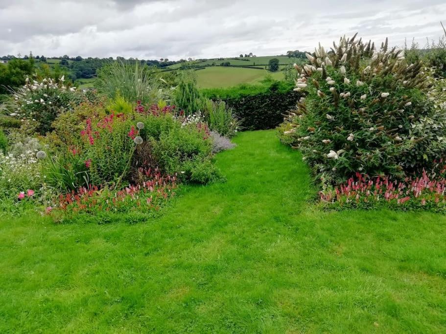 Country Home With Gardens Newtown (Powys) Exterior foto
